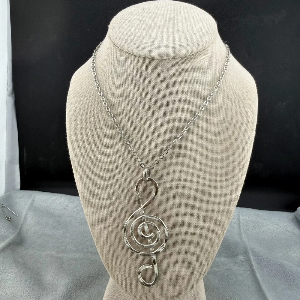 Vintage Estate Necklace Silver Tone Treble Clef Music Pendant 30 Inch